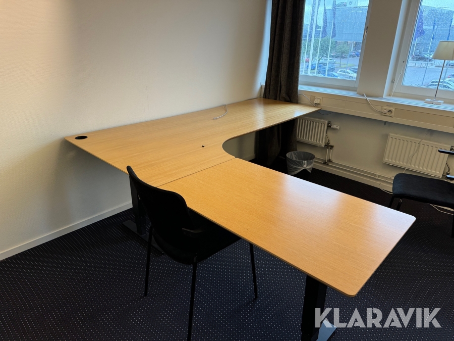 Skrivbord  höj och sänkbart med hurts