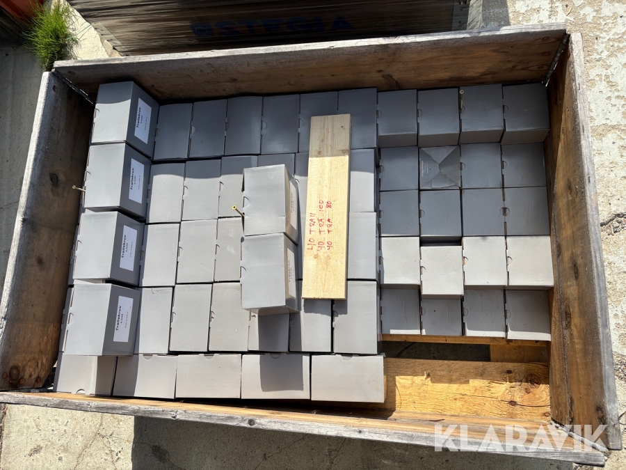 Träskruv & Trallskruv 4,2x55, 5,9x100, 5,0x80. ca 120 lådor
