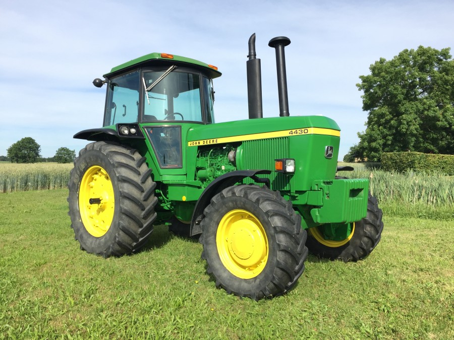 Traktor John Deere 4430
