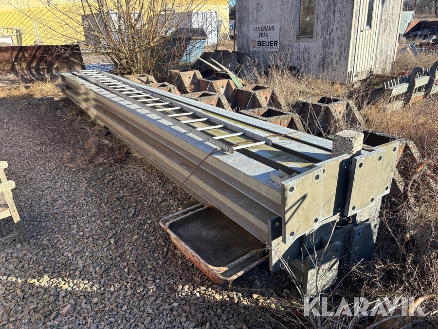 HEB-Pelare med plintar