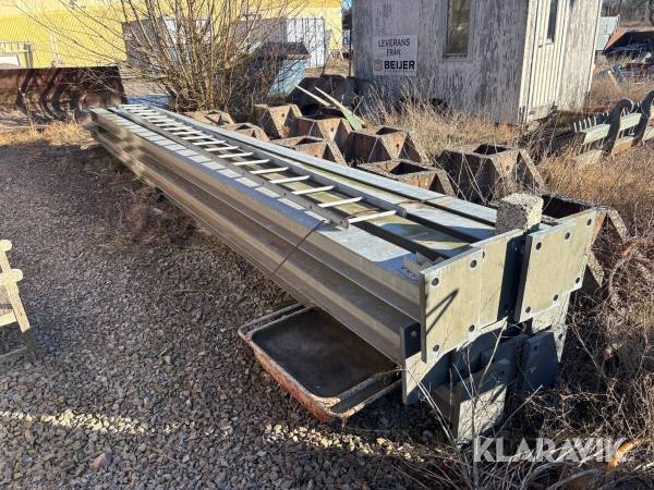 HEB-Pelare med plintar