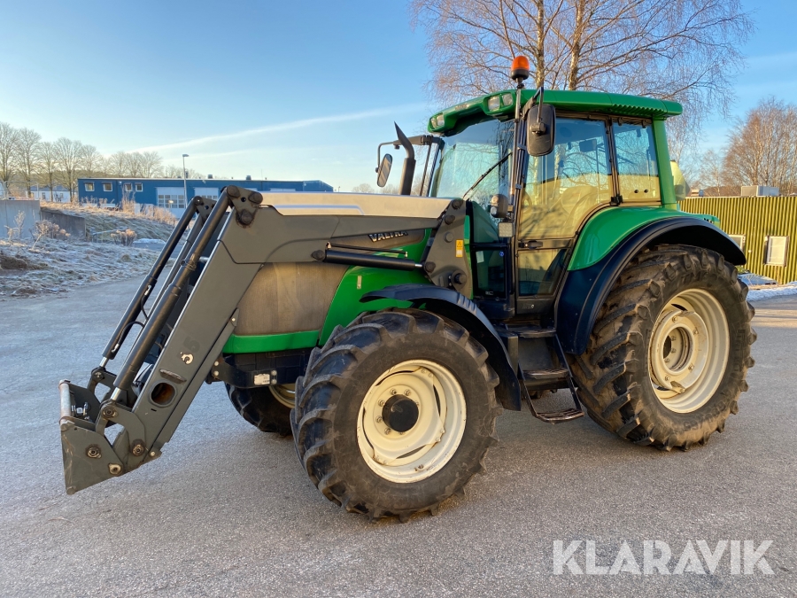 Traktor Valtra M 120 med lastare