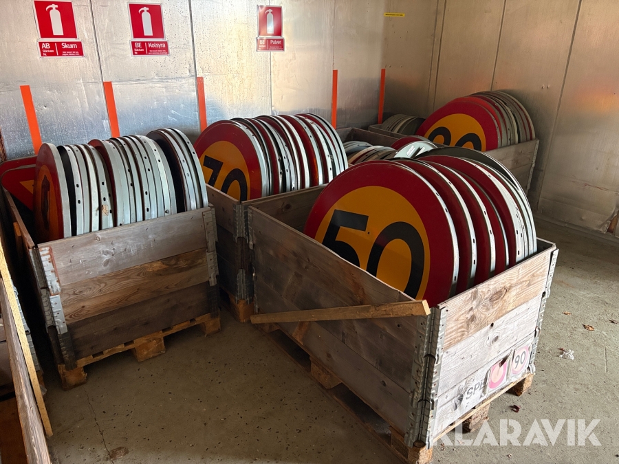 Vägskyltar aluminium ca 100st