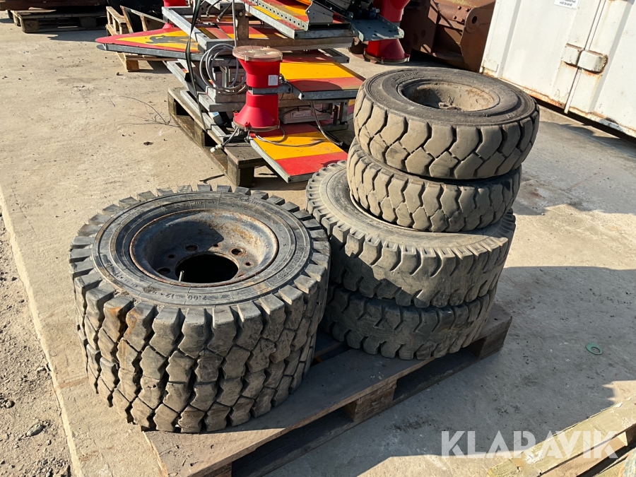 Truckdäck 4 st 7.00-12 2 st 8,00-9