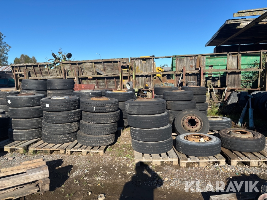 Släpvagnsdäck på fälg 265/70R19.5 Ca 64st
