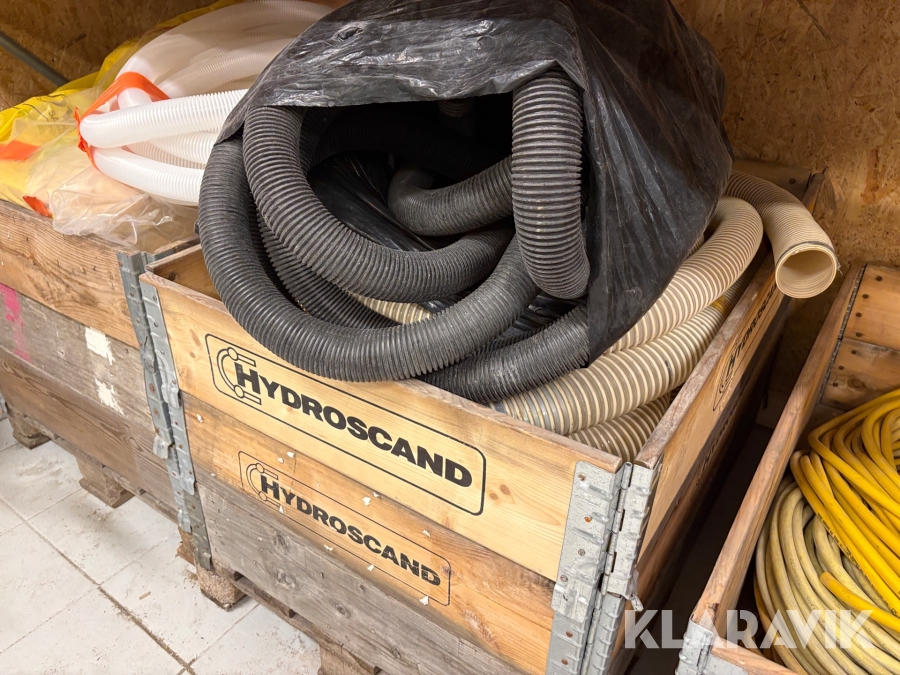 Pall med slangar till stoftavskiljare