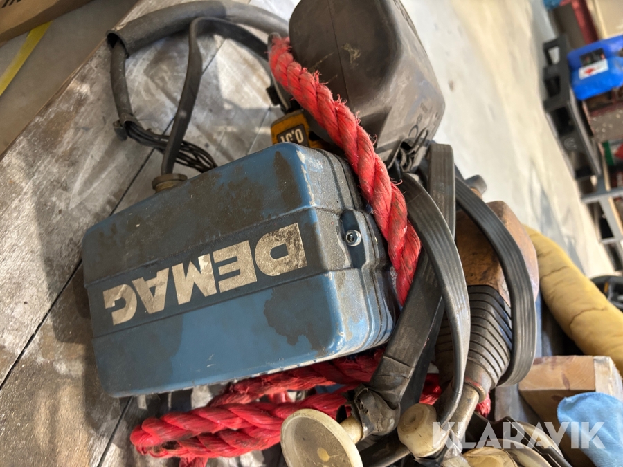 Pelarsvängkran Demag