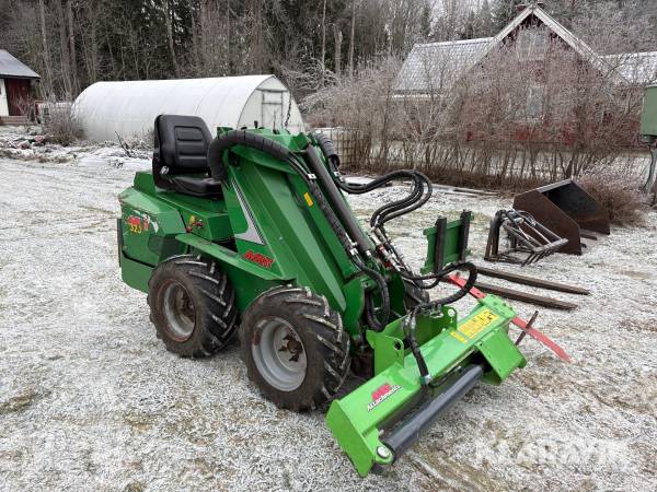 Kompaktlastare Avant 320 med Vedkkyv & flera redskap