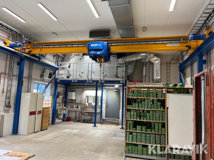 Travers Abus 10T med bana