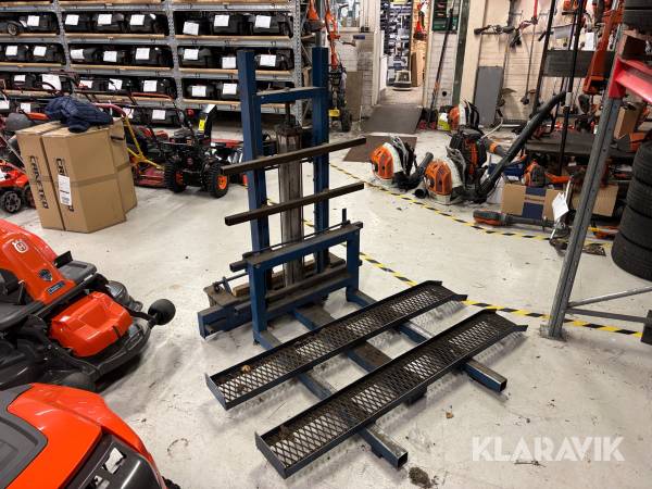 Servicelift Camozzi för åkgräsklippare