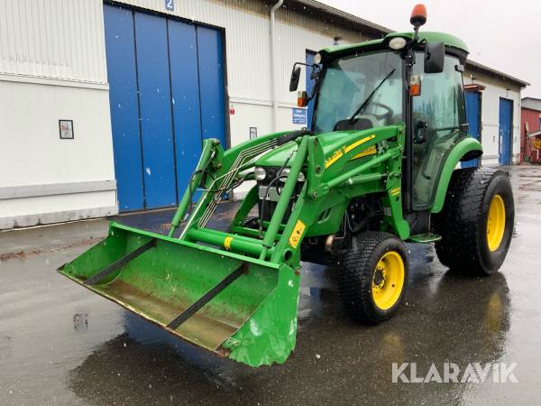 Traktor John Deere 4720 med lastare och skopa