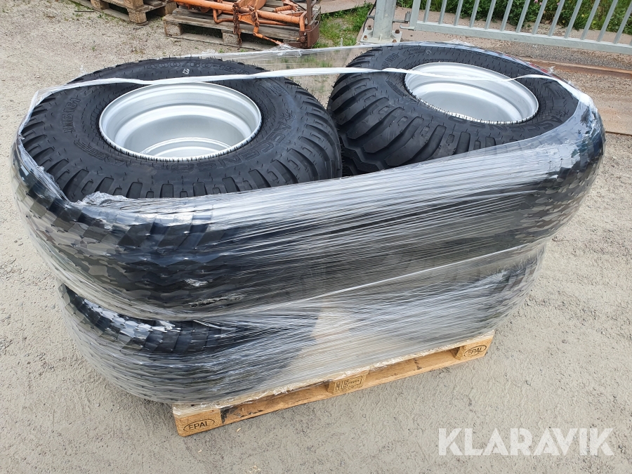 Vagnsdäck 400/60-15.5 14 lagers med fälg 4 st 