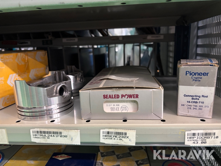 Bildelar parti med motordelar