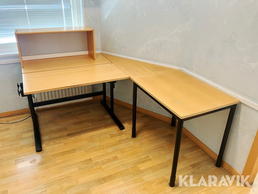 Ställbart hörnskrivbord i moduler på stållställning