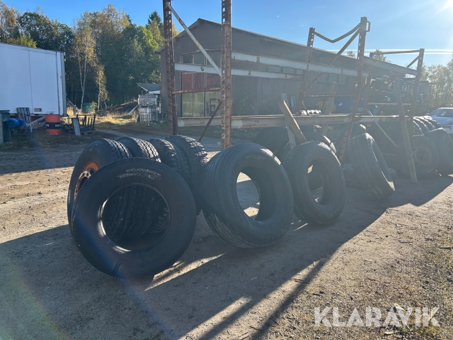 Parti däck lastbil samt släp