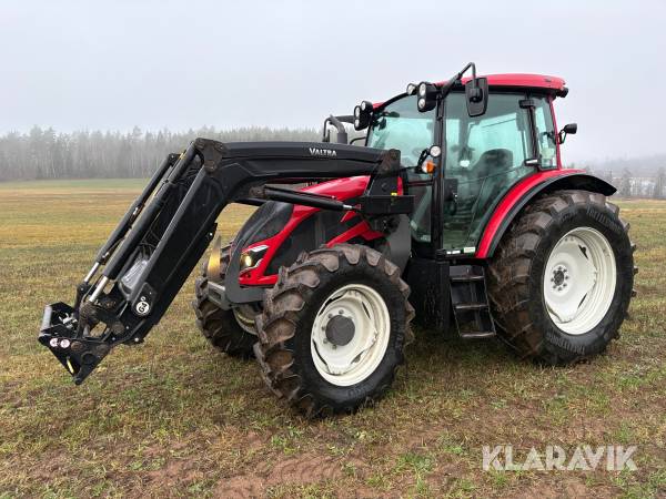 Traktor Valtra A135 Hitech med lastare
