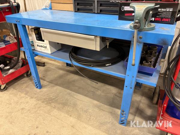 Industribänk / arbetsbänk med skruvstäd