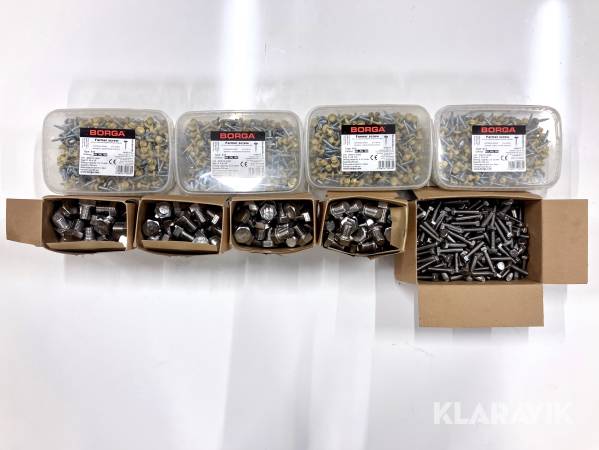 Parti med skruv/bult i plastlådor Borga
