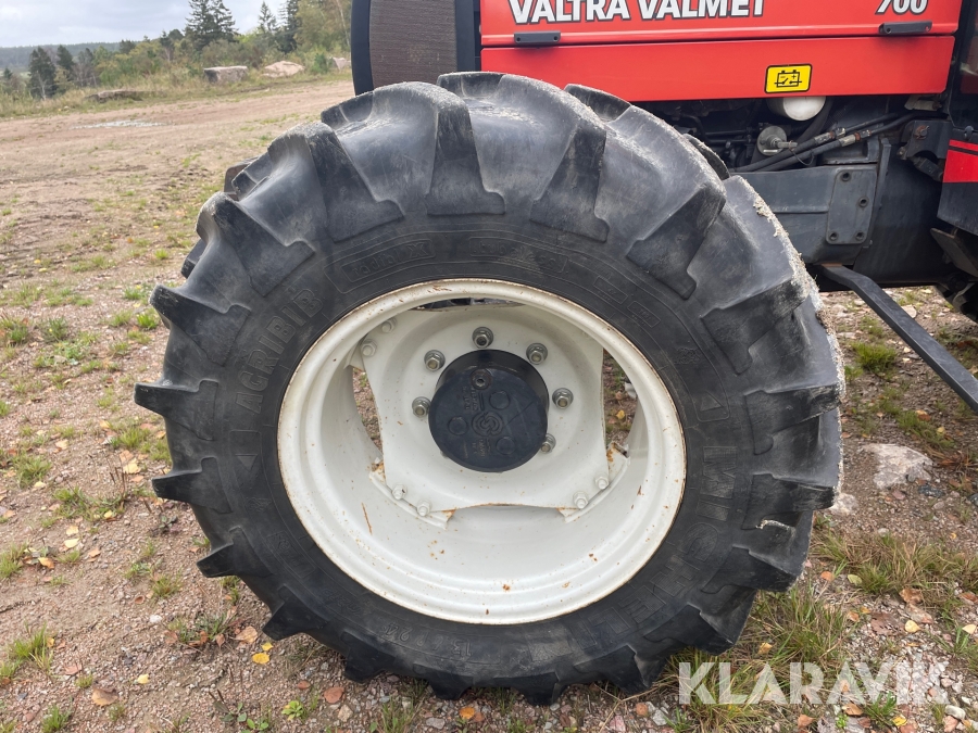 Traktor Valtra Valmet 700 skogshytt