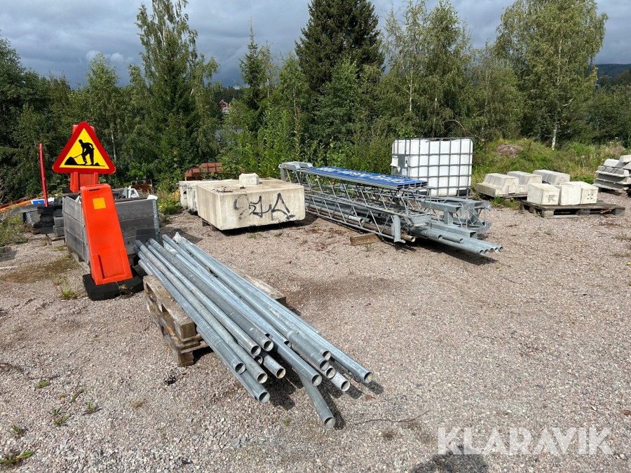 Master, fundament, IBC tank & vägskyltar  