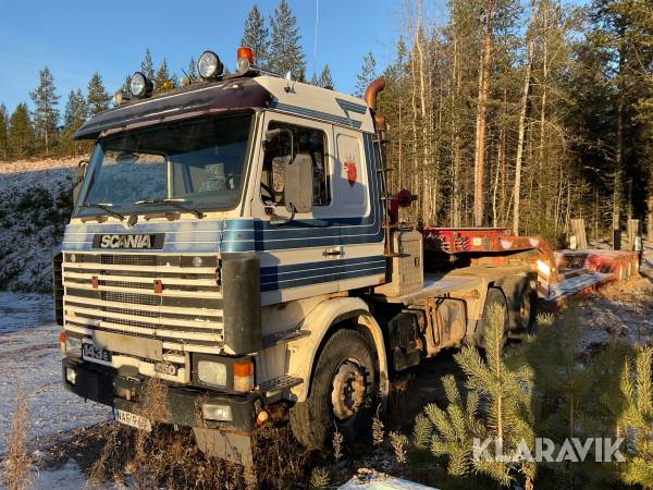 Lastbil Scania 142E med maskintrailer