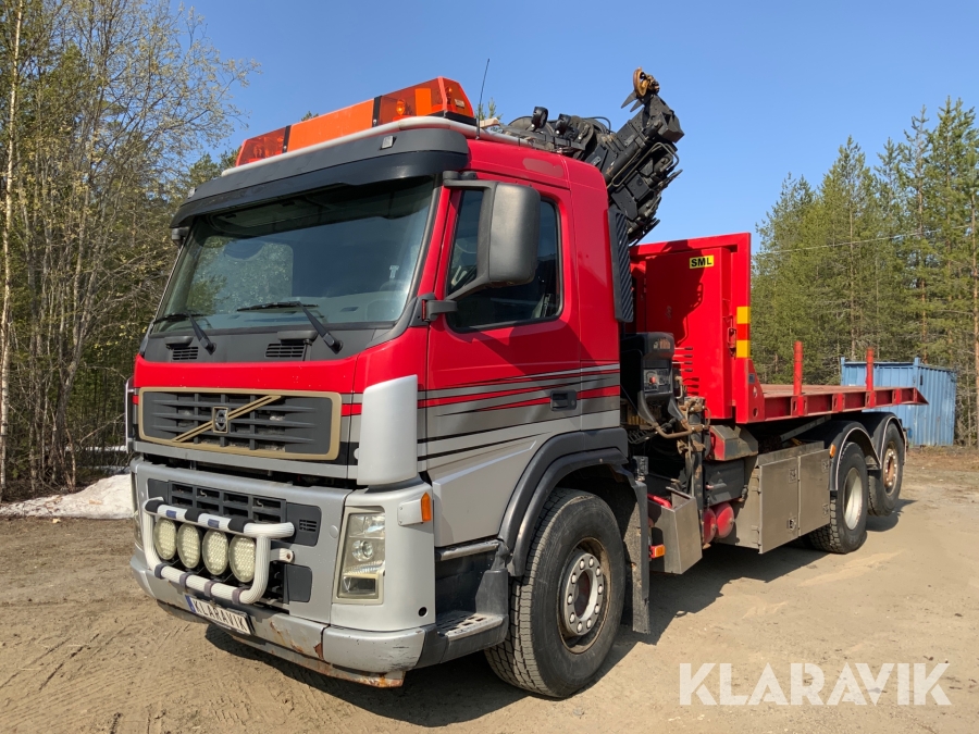 Kranbil Volvo FM340 med lastväxlare och två flak