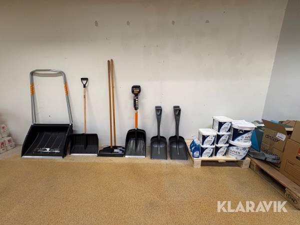 Parti med snöskyfflar och isbekämpning. Fiskars, CRC och Tergent