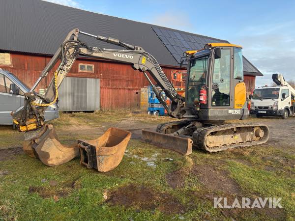 Grävmaskin Volvo ECR50D med tiltrotator och 3 skopor