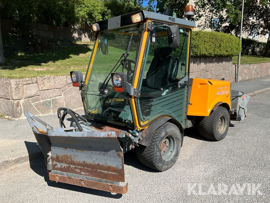 Redskapsbärare Belos TransPro 4560 med vikplog och sandspridare