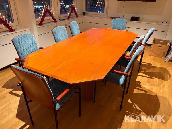 Konferensbord med 8st stolar