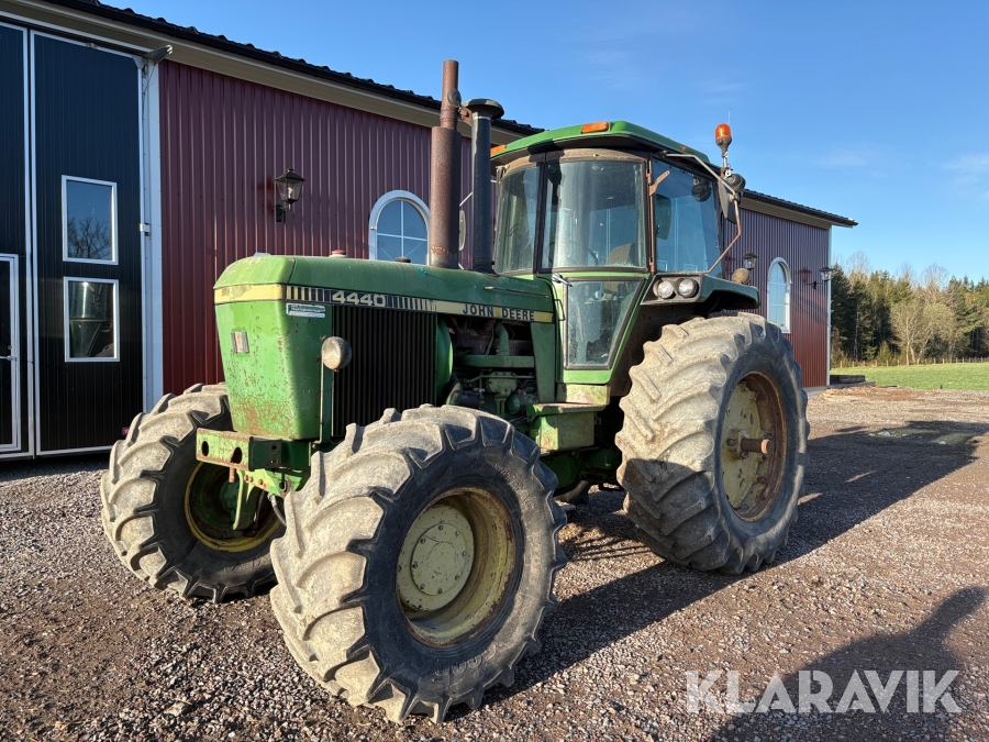 Traktor John Deere 4440