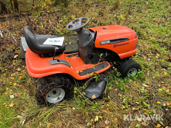 Gräsklippare Husqvarna LT151 med snöblad och transportkärra