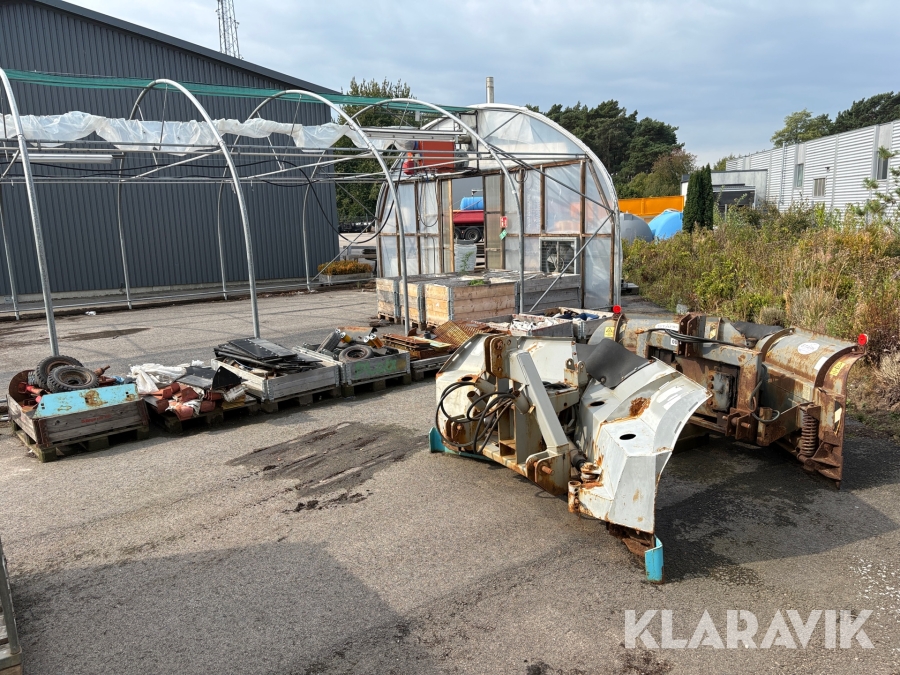 Vikplogar Lametal och Holms med reservdelar