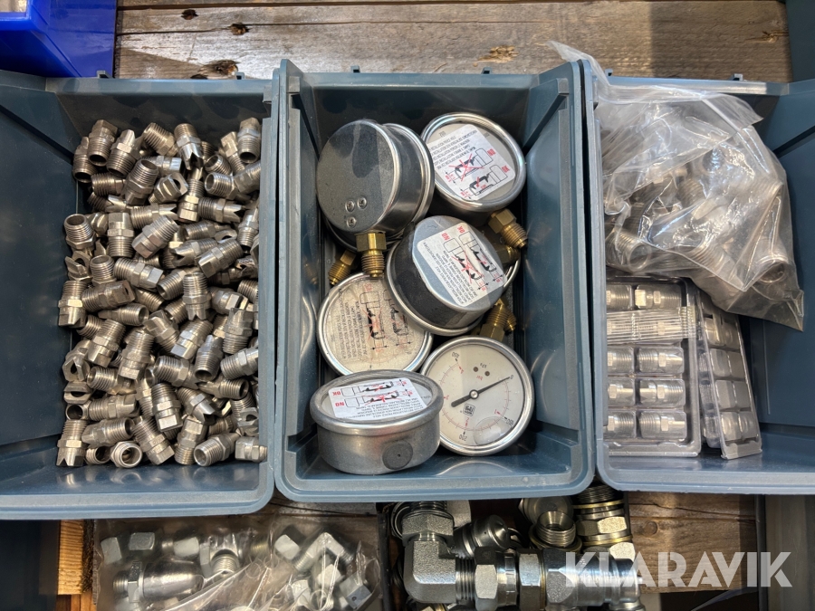 Parti spraymunstycken med slangar