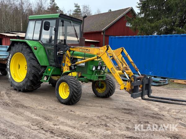 Traktor John Deere 2030 med tillbehör