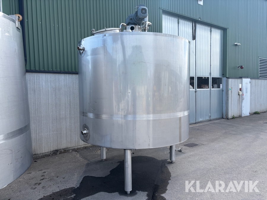 Rostfri livsmedeltank - Med rörverk