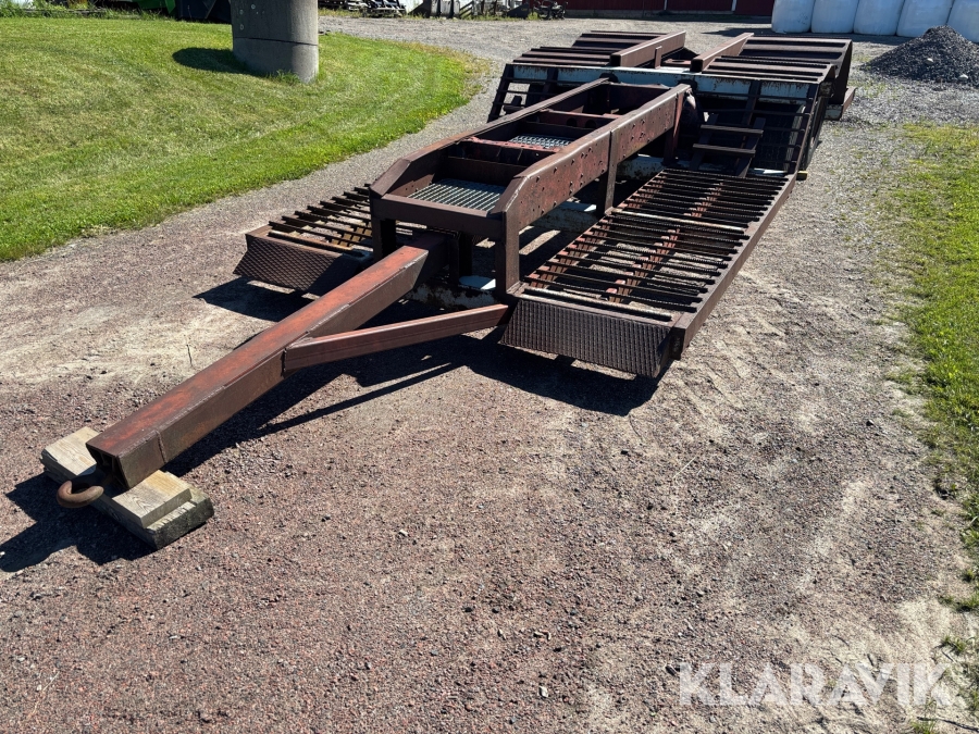 Maskintrailer till skogsmaskin