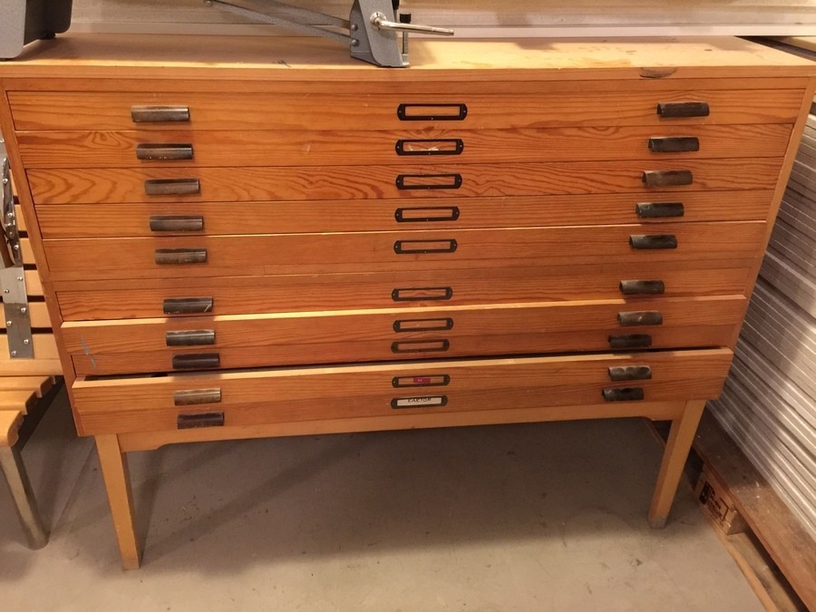 2st Ritningsskäp / Kartskåp