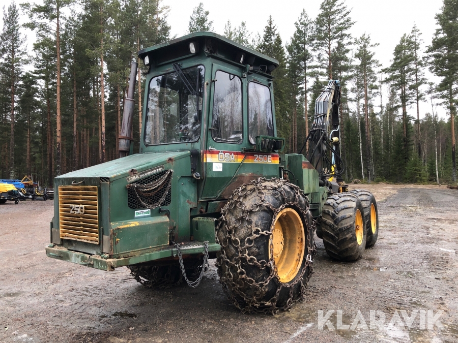 Skogsmaskin ÖSA 250E med skördaraggregat