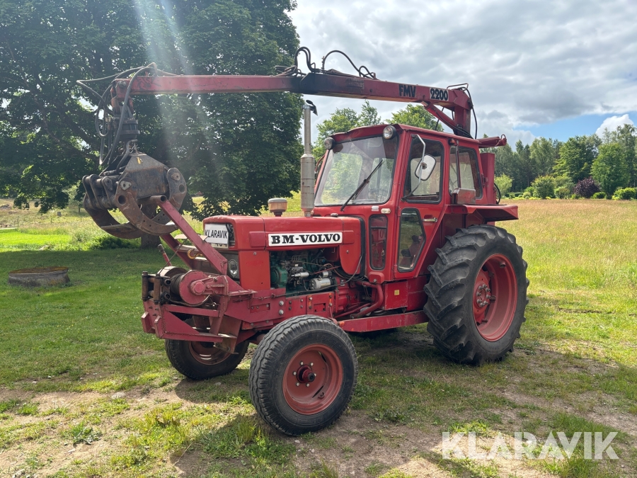 Traktor Volvo BM 650 med skogskran
