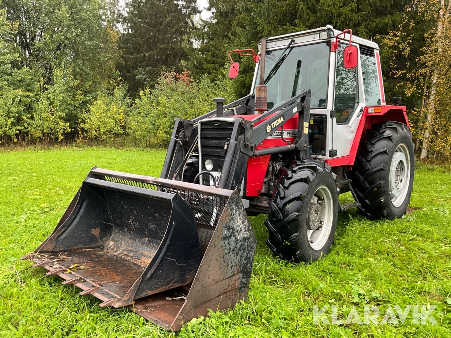 Traktor Massey Ferguson 690 med snöslunga och skopor