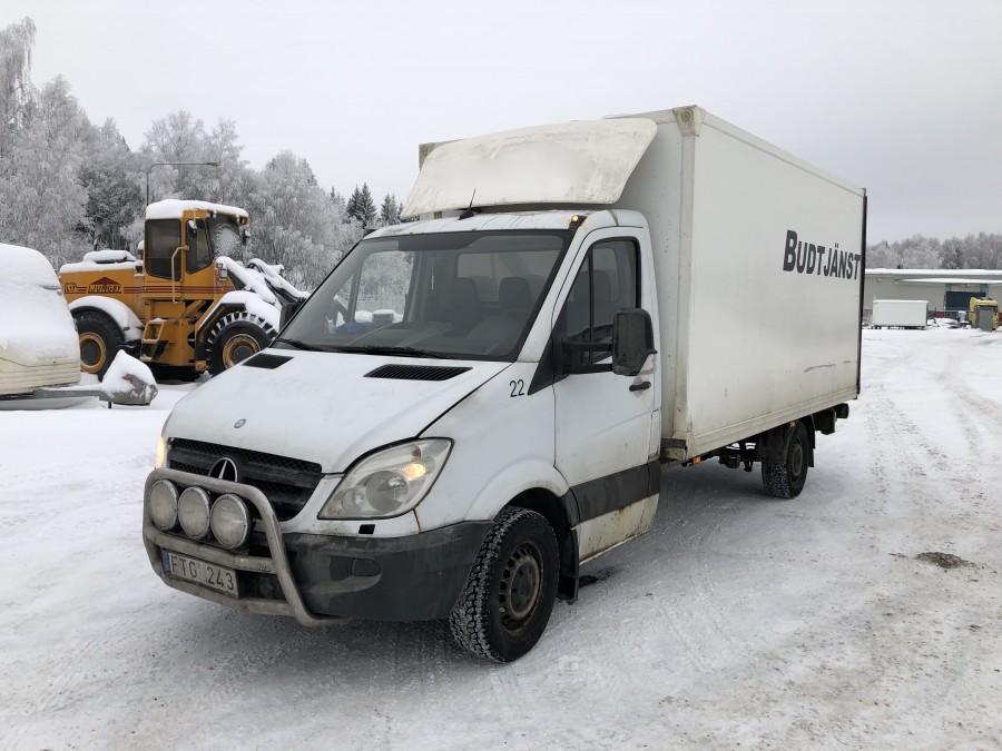 Skåpbil med bakgavellyft