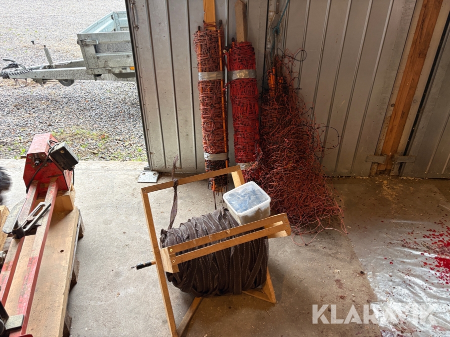 Staketet samt stakettråd ca 30 + 200m