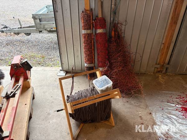 Staketet samt stakettråd ca 30 + 200m