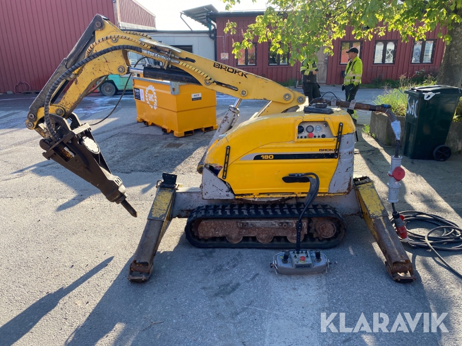 Rivningsrobot med hammare Brokk 180