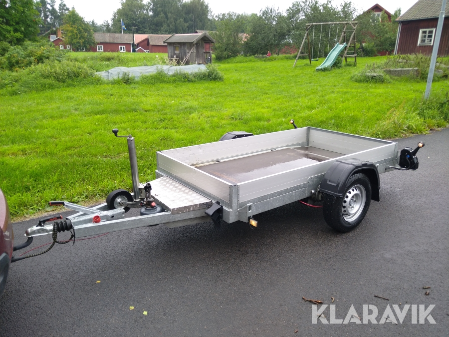 Personbilssläp Vezeko R2B1X med hydraulisk sänkfunktion