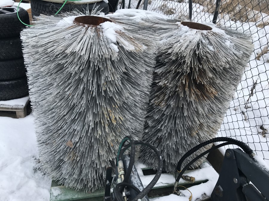 Nya borst till sopmaskin