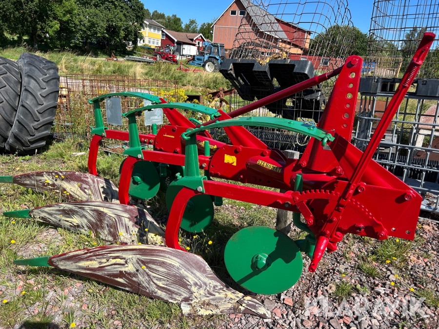 Plog 3-skärig Kvernelands Stenomat M1 med stödhjul