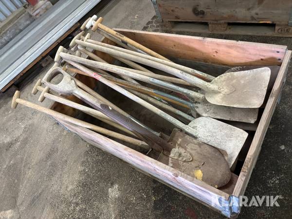 Pall med diverse skyfflar