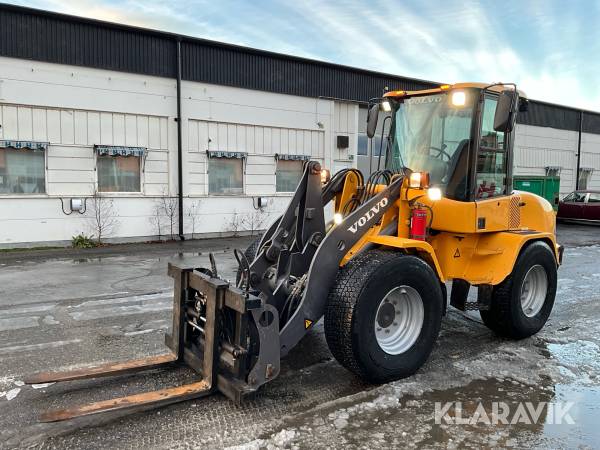 Hjullastare Volvo L35B Pro med skopa och gafflar